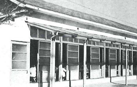 昭和28年、東二小PTA立幼稚園として再建された園舎