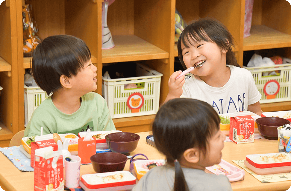 「完全給食」で、バランスの取れた給食を週5日提供しています